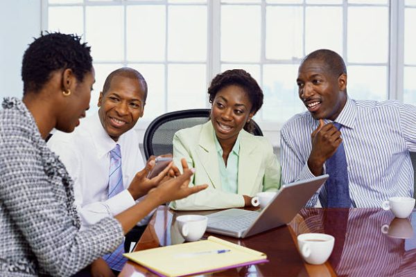 two-businessmen-and-two-businesswomen-discussing-in-an-office